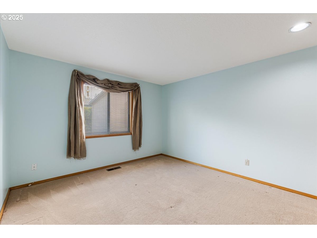 Portland, Oregon 97224, United States, 2 Bedrooms Bedrooms, ,2 BathroomsBathrooms,Residential,Pending,136436