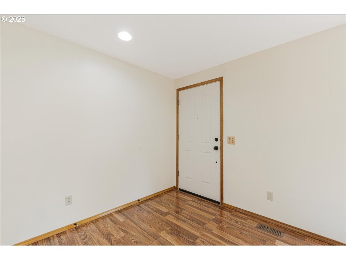 Portland, Oregon 97224, United States, 2 Bedrooms Bedrooms, ,2 BathroomsBathrooms,Residential,Pending,136436