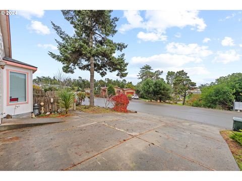 A home in Coos Bay