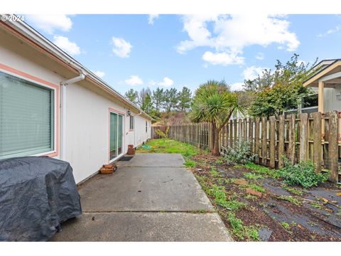 A home in Coos Bay