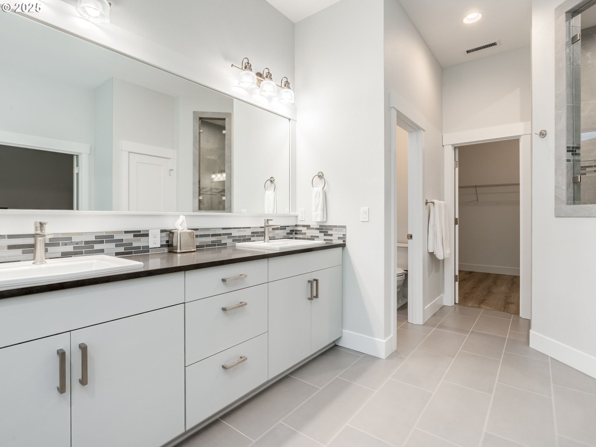 Vancouver, Washington 98682, United States, 4 Bedrooms Bedrooms, ,3 BathroomsBathrooms,Residential,Active,222284