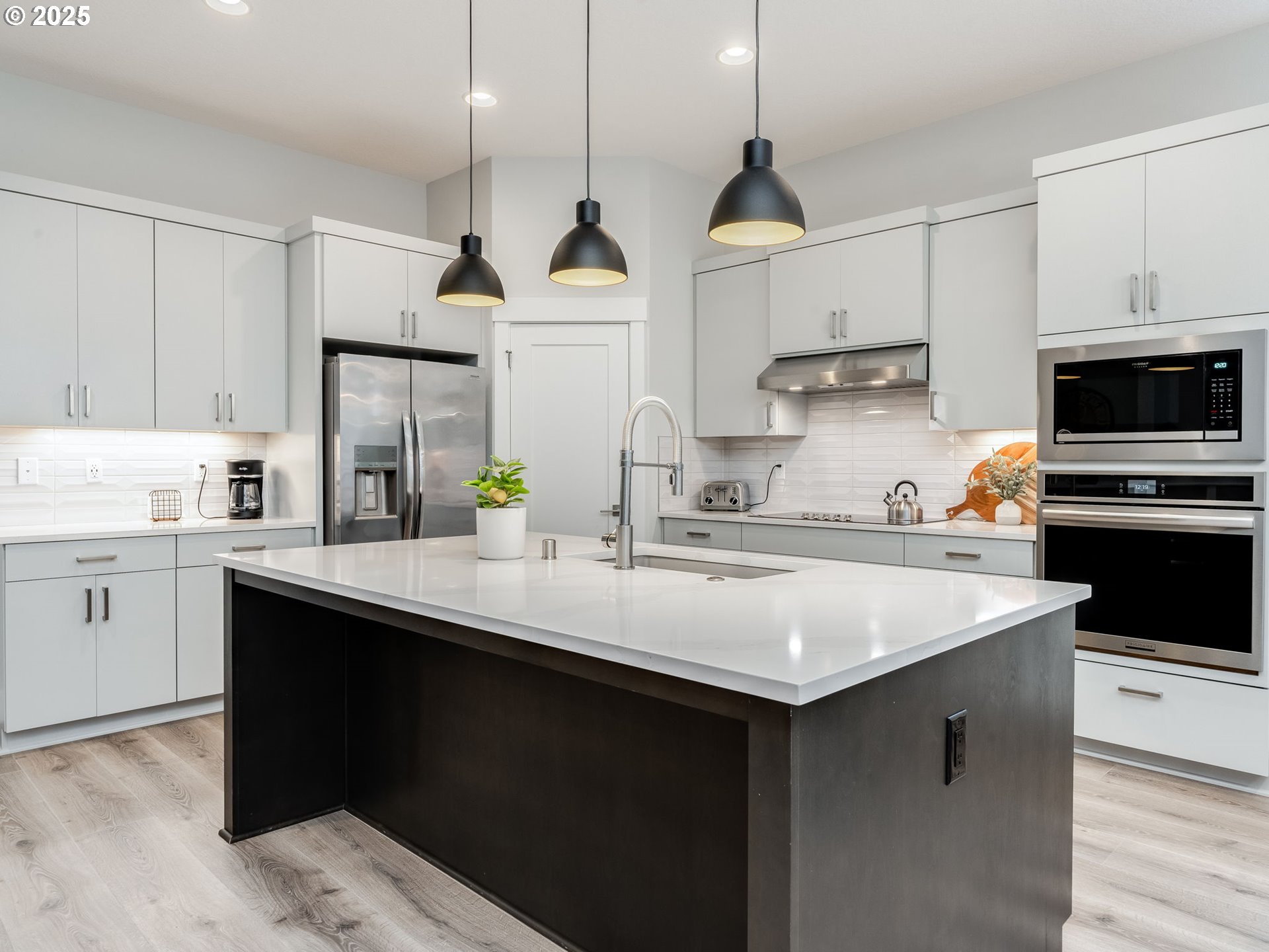 Vancouver, Washington 98682, United States, 4 Bedrooms Bedrooms, ,3 BathroomsBathrooms,Residential,Active,222284