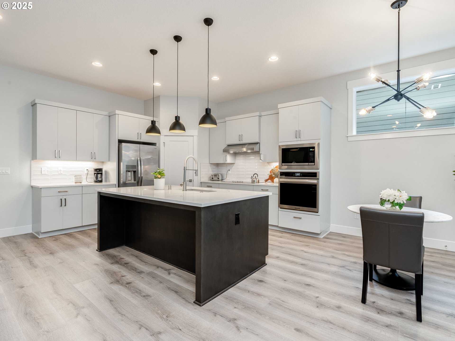 Vancouver, Washington 98682, United States, 4 Bedrooms Bedrooms, ,3 BathroomsBathrooms,Residential,Active,222284