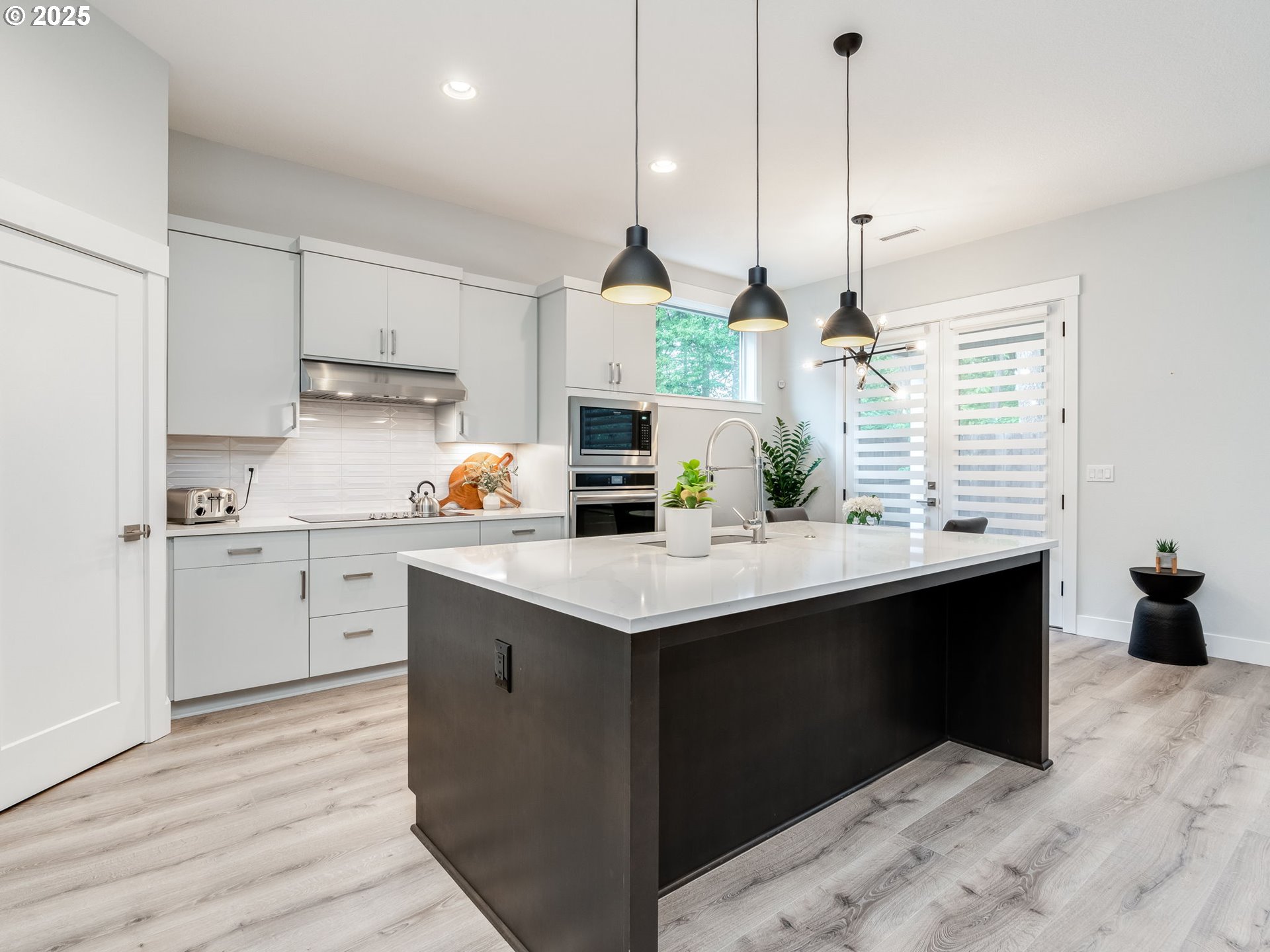 Vancouver, Washington 98682, United States, 4 Bedrooms Bedrooms, ,3 BathroomsBathrooms,Residential,Active,222284