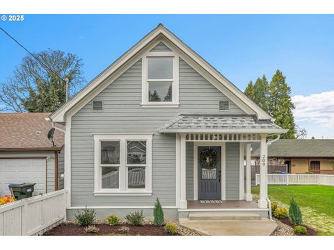 209 SE CURRIN ST Estacada OR 97023