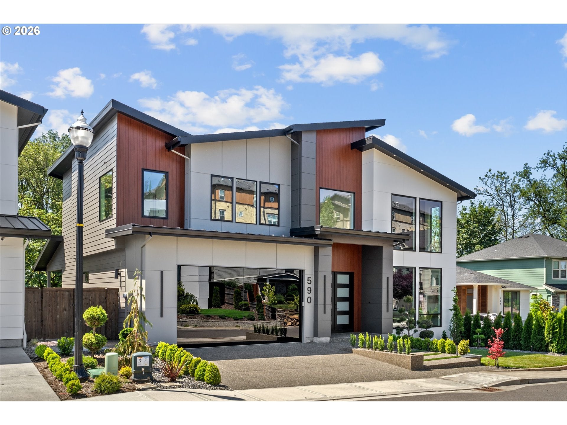 590 W U ST