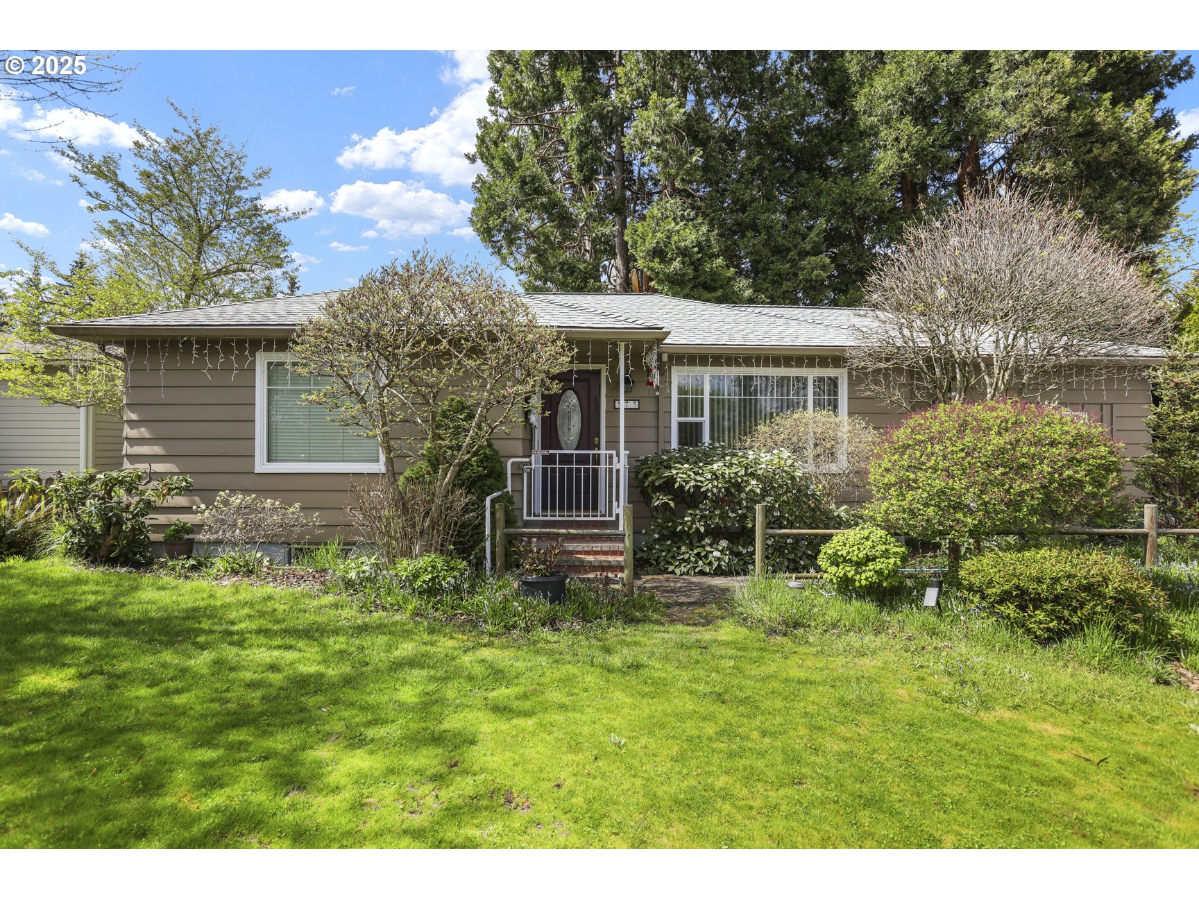 575 N LOCUST ST