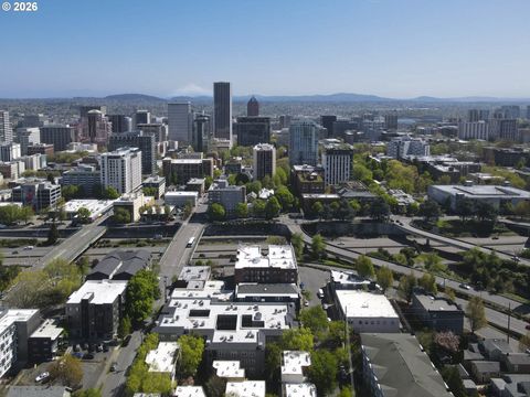 1535 SW CLAY ST 304 Portland OR 97201