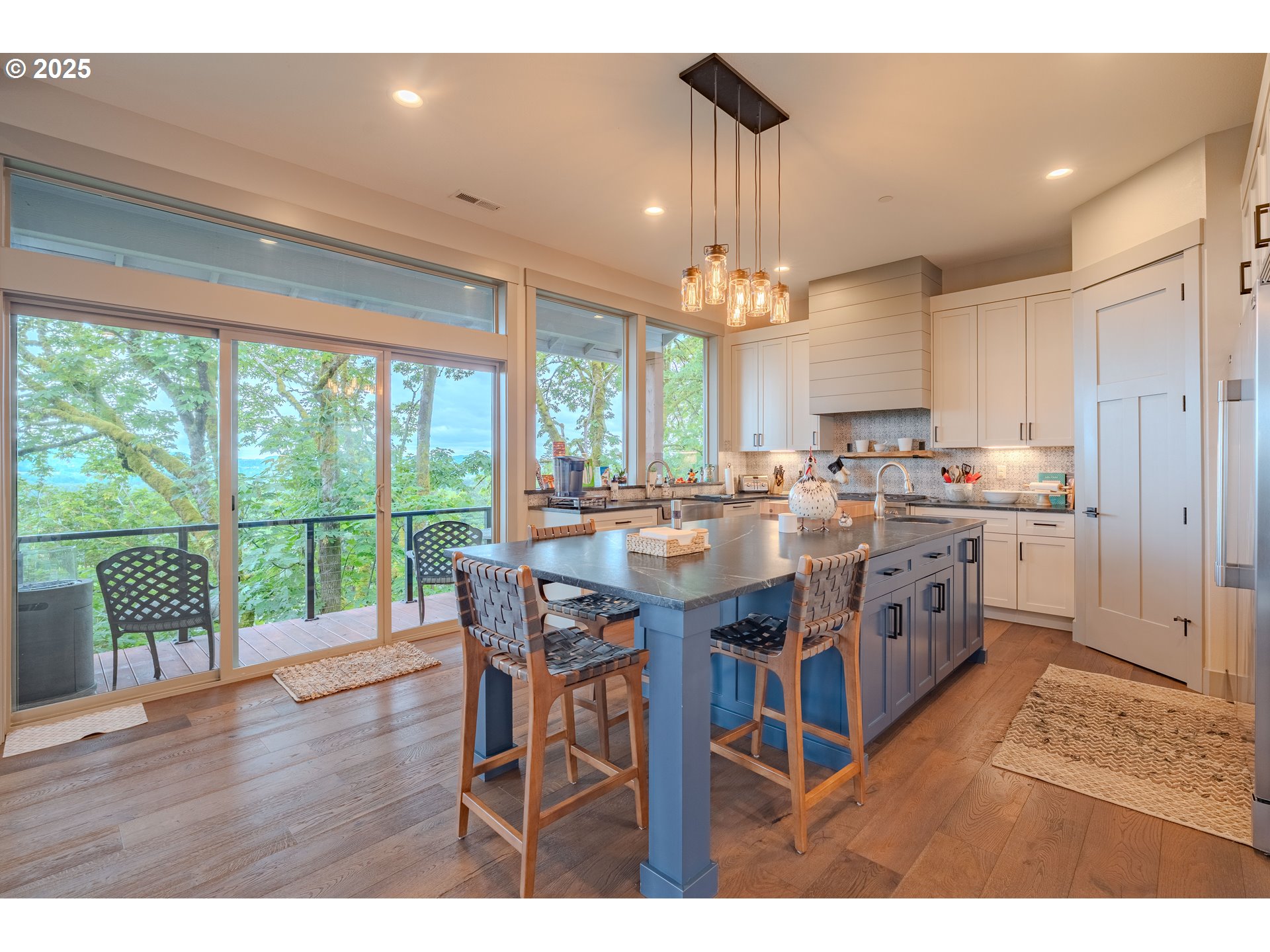 2012 NW SIERRA LN