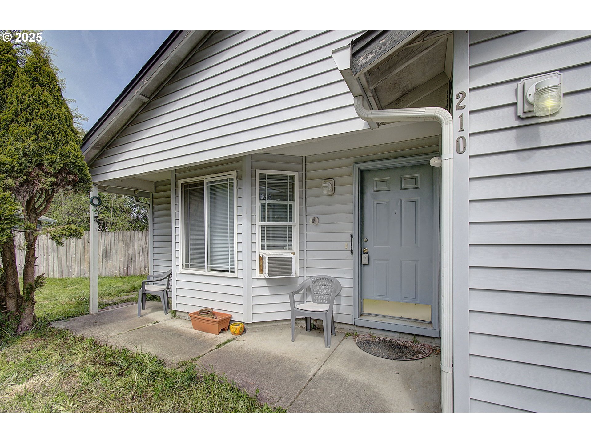210 SE 11TH CIR