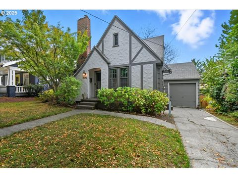 3742 SE WOODWARD ST Portland OR 97202