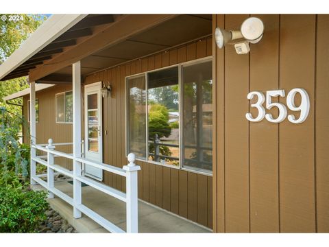 A home in Woodburn