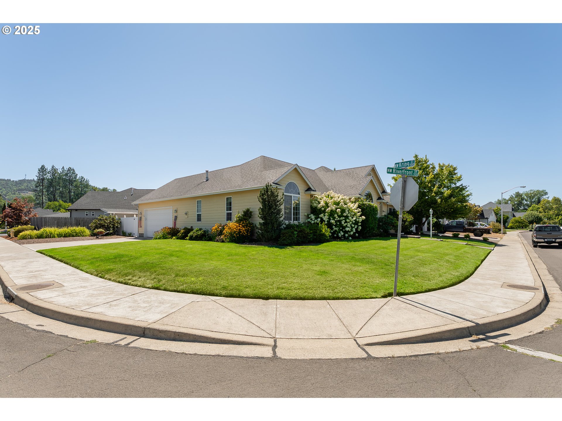 1123 NW RIVERFRONT DR