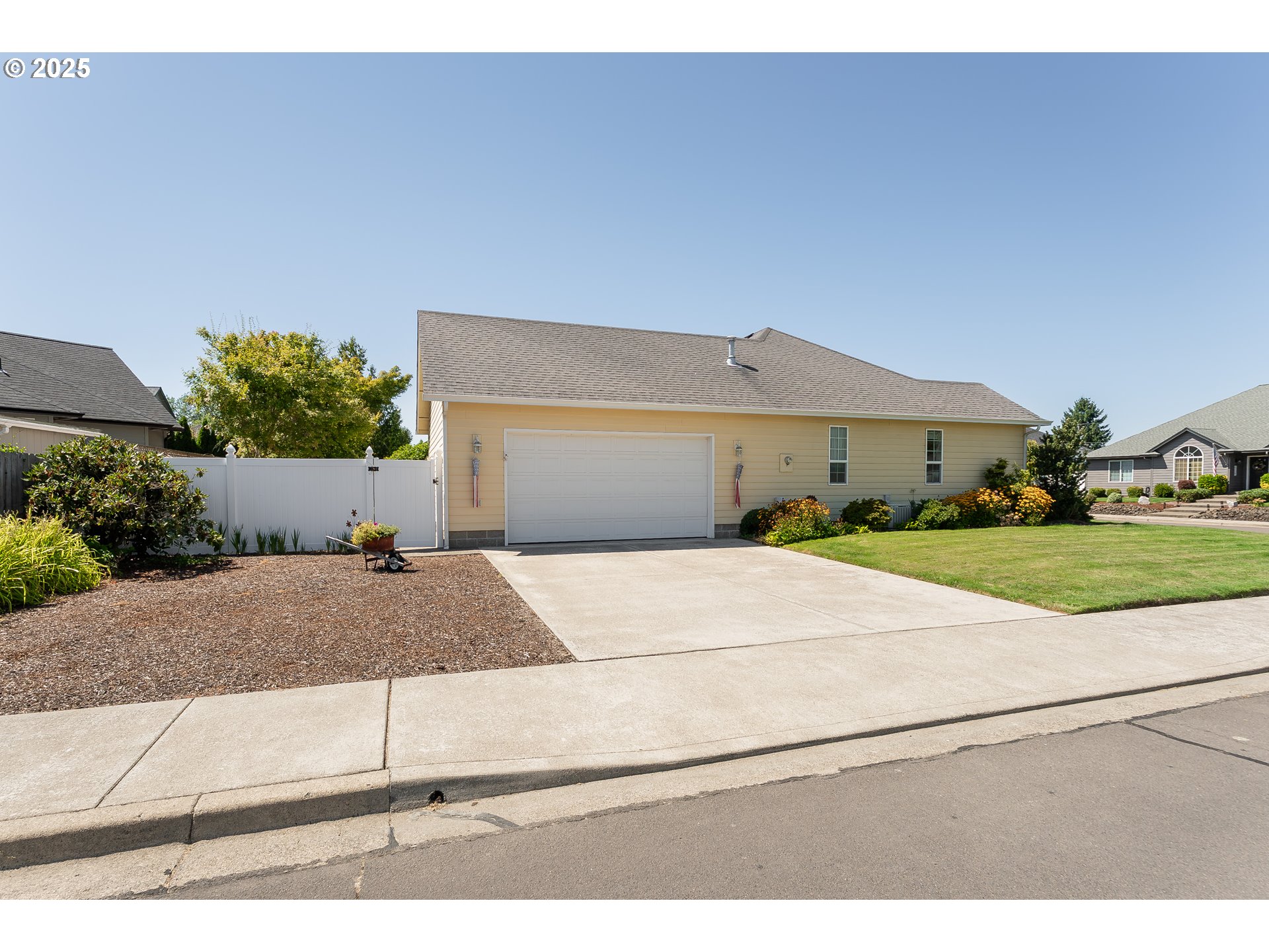 1123 NW RIVERFRONT DR