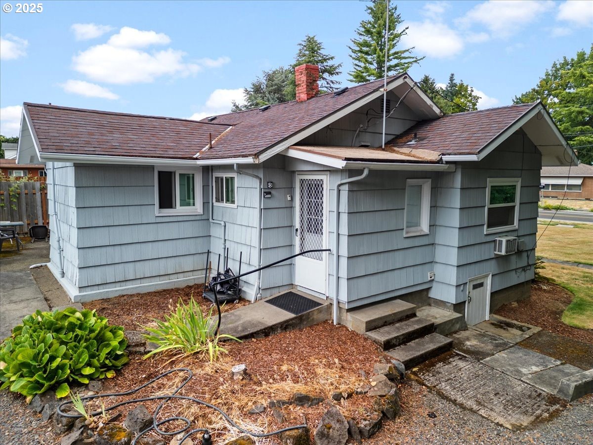 2696 SE LAKE RD