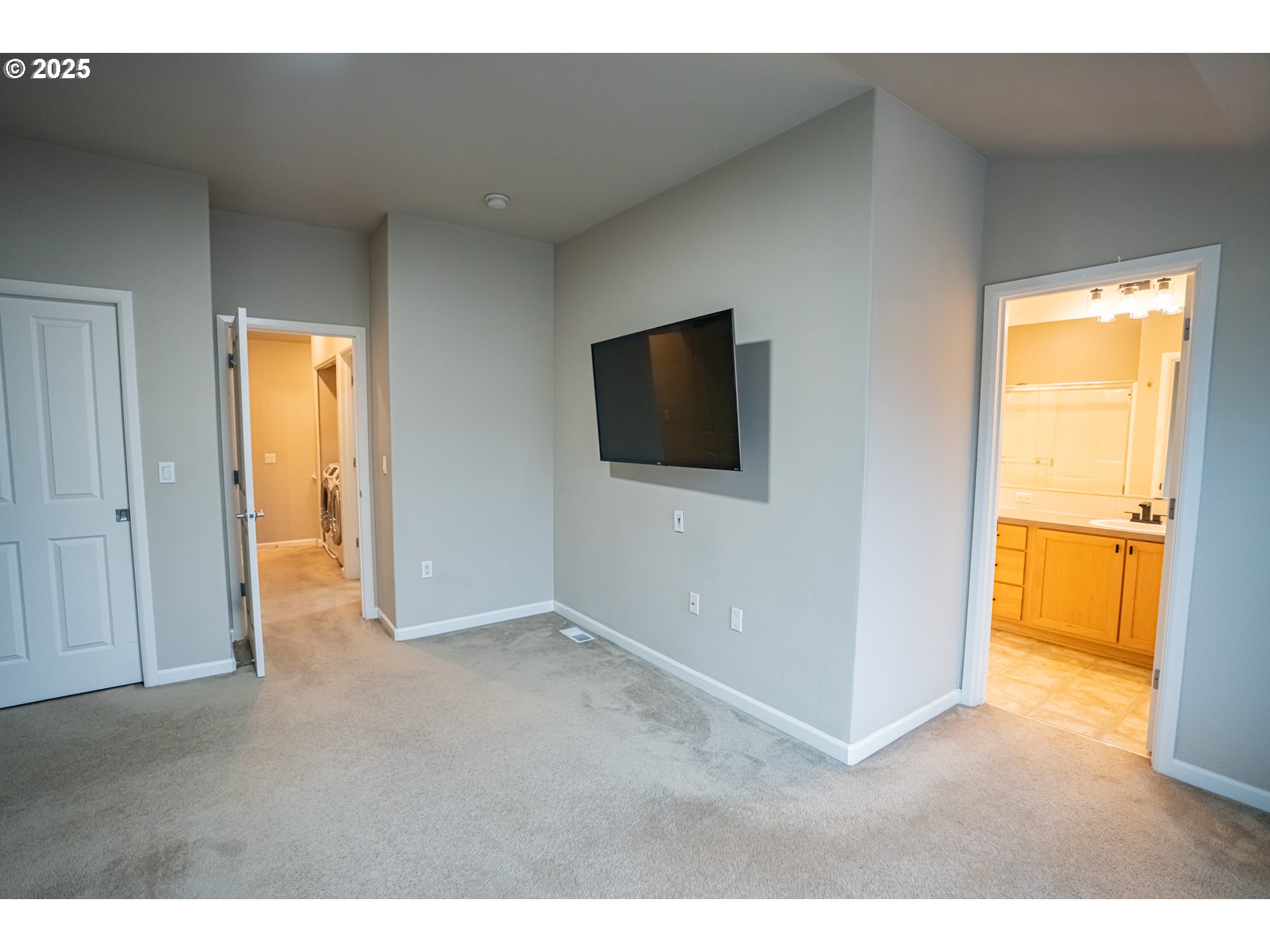 Tigard, Oregon 97223, United States, 2 Bedrooms Bedrooms, ,2 BathroomsBathrooms,Residential,Active,249838