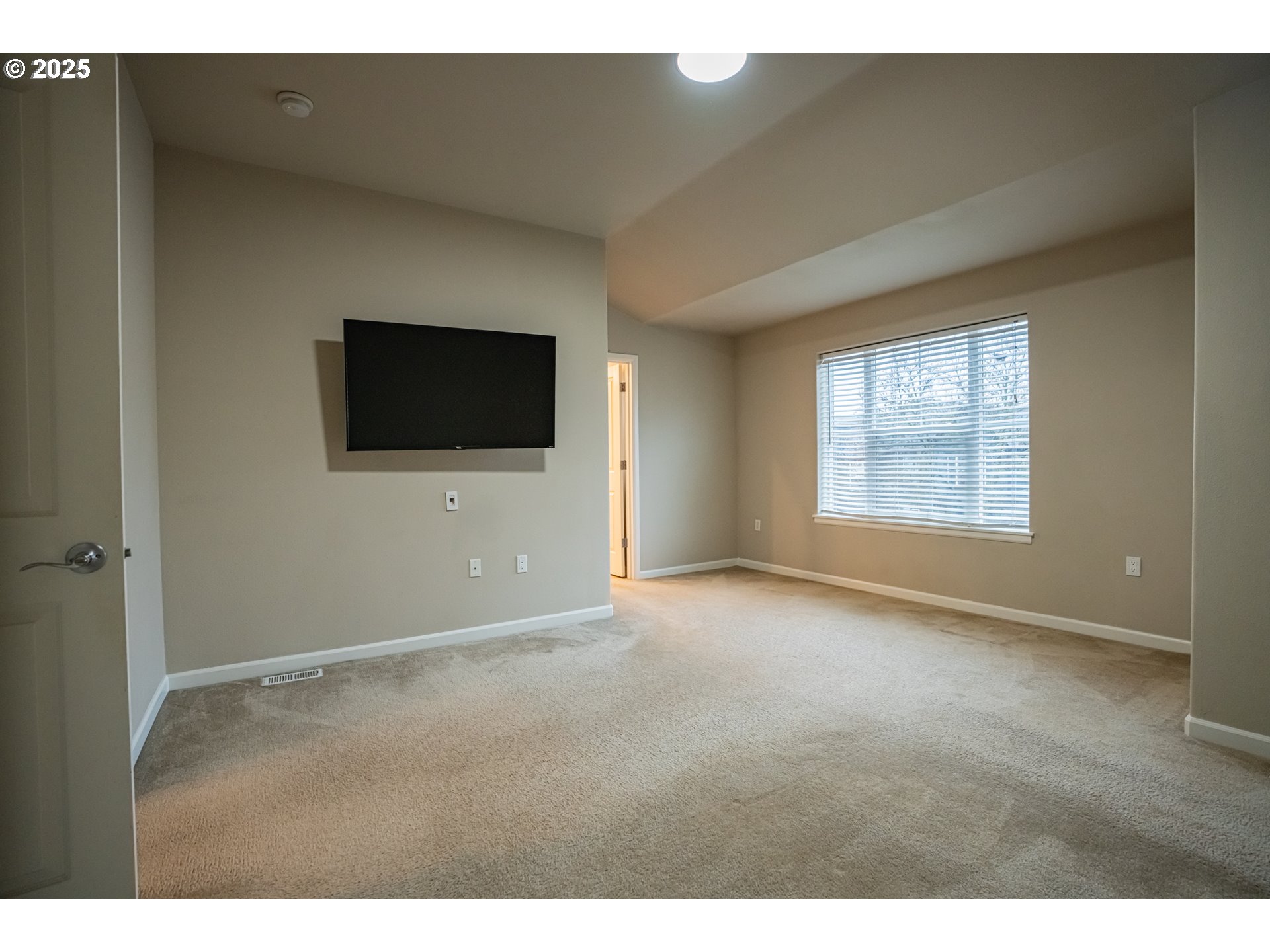 Tigard, Oregon 97223, United States, 2 Bedrooms Bedrooms, ,2 BathroomsBathrooms,Residential,Active,249838