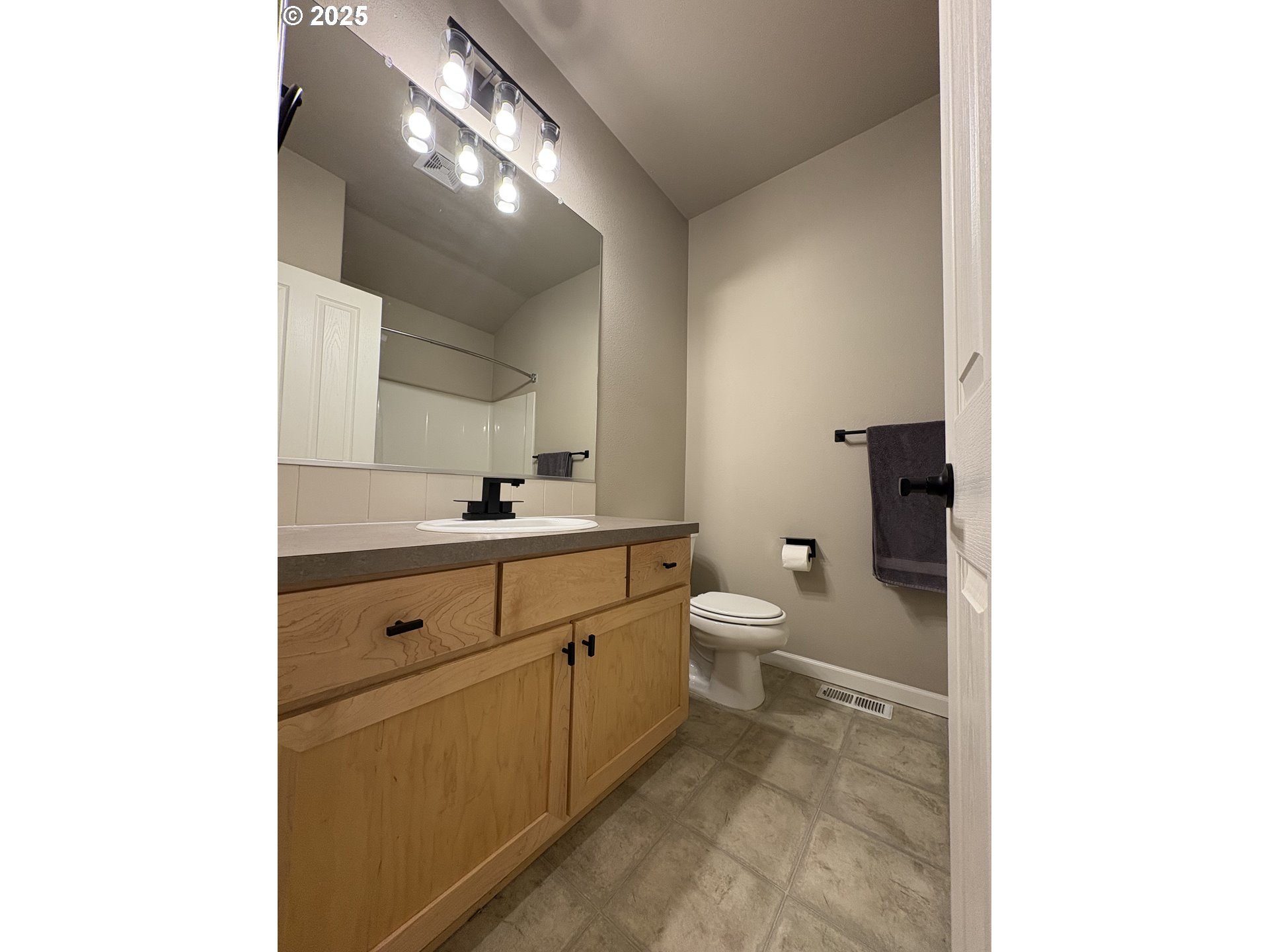 Tigard, Oregon 97223, United States, 2 Bedrooms Bedrooms, ,2 BathroomsBathrooms,Residential,Active,249838