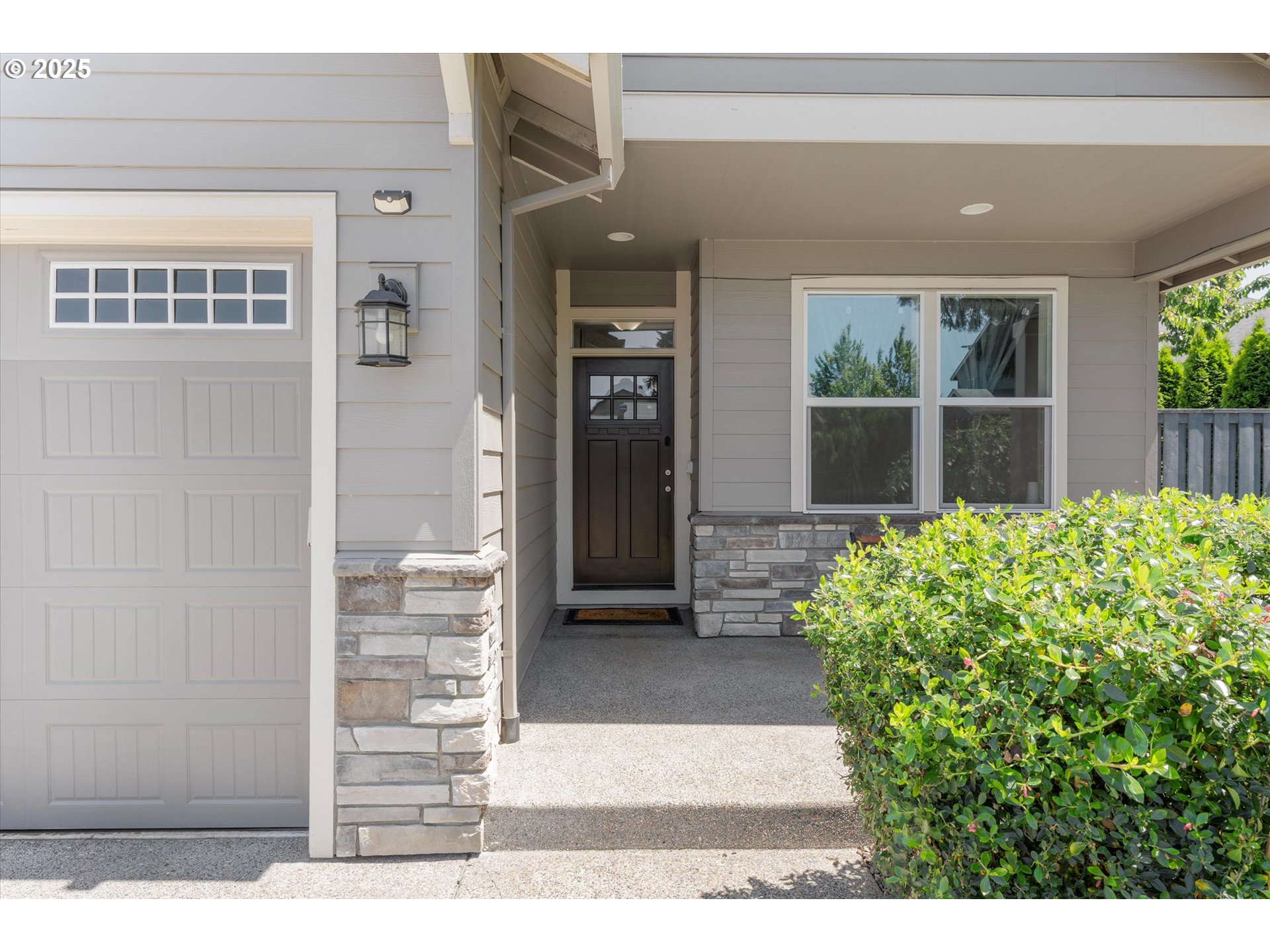 102 NE OVERLOOK CT