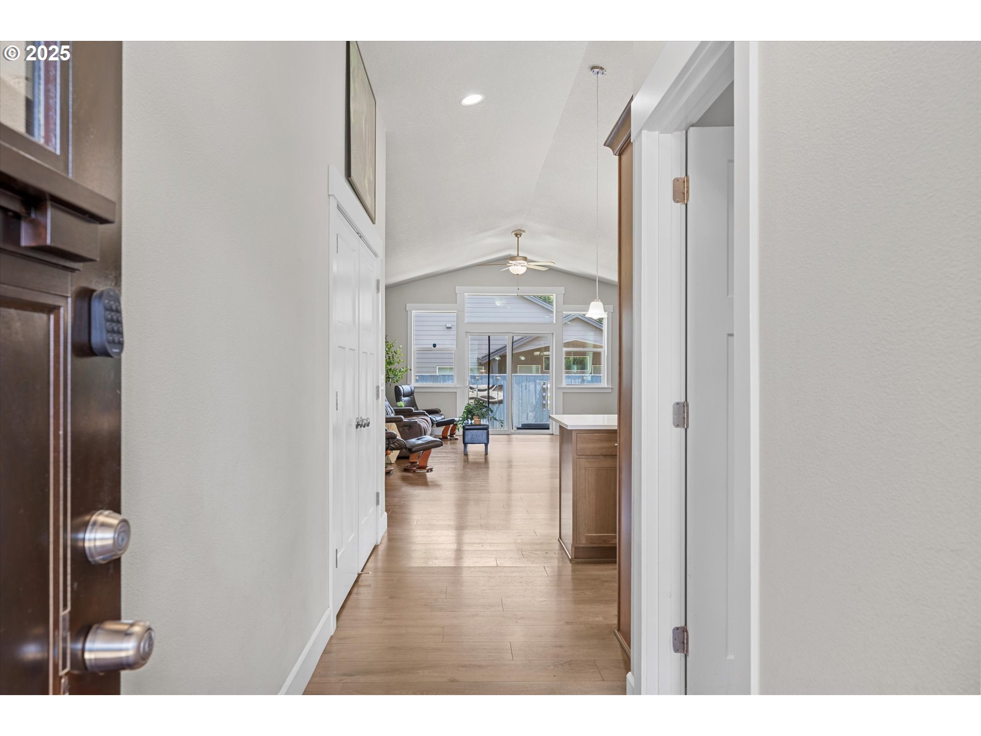 102 NE OVERLOOK CT