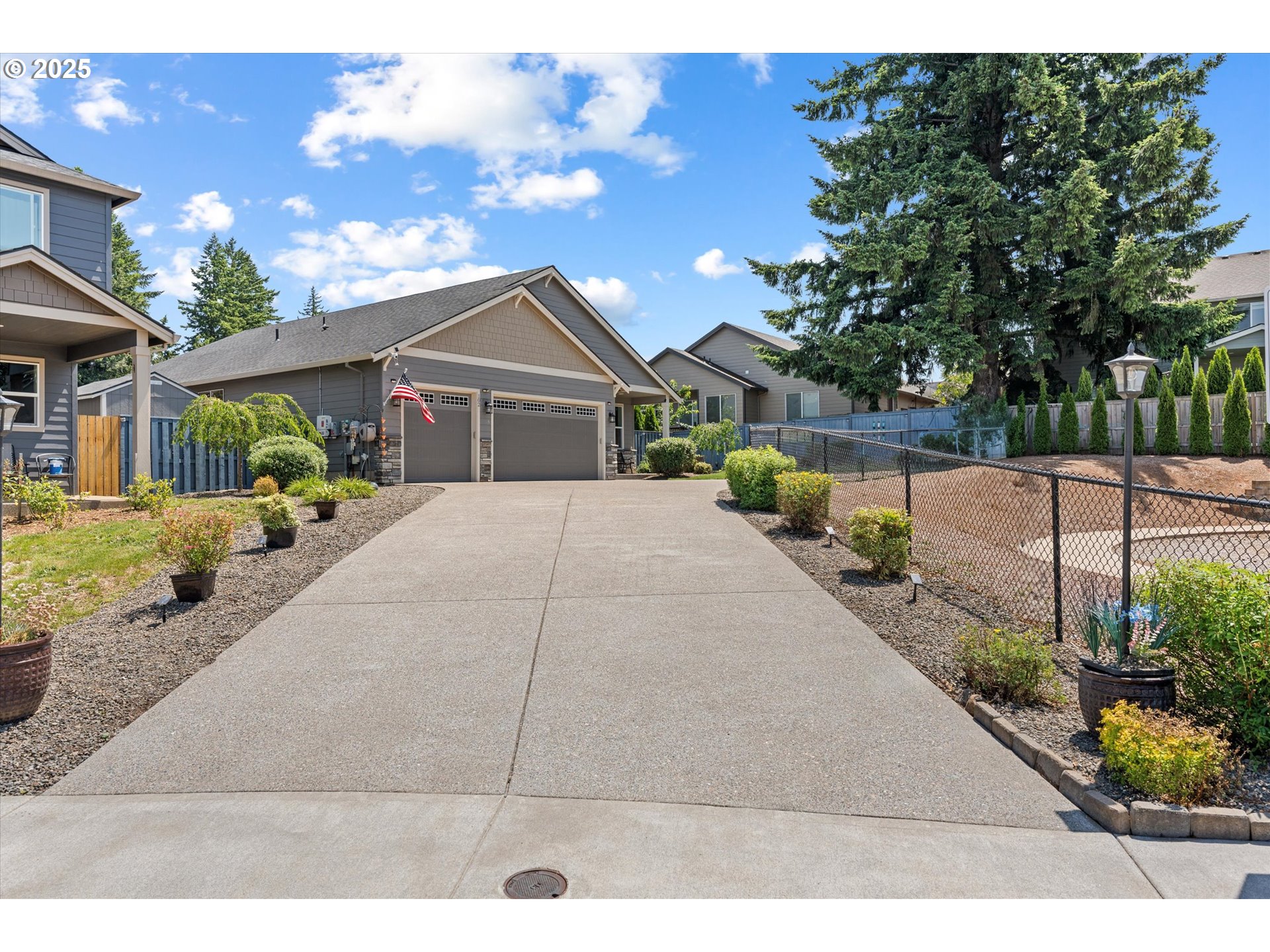 102 NE OVERLOOK CT