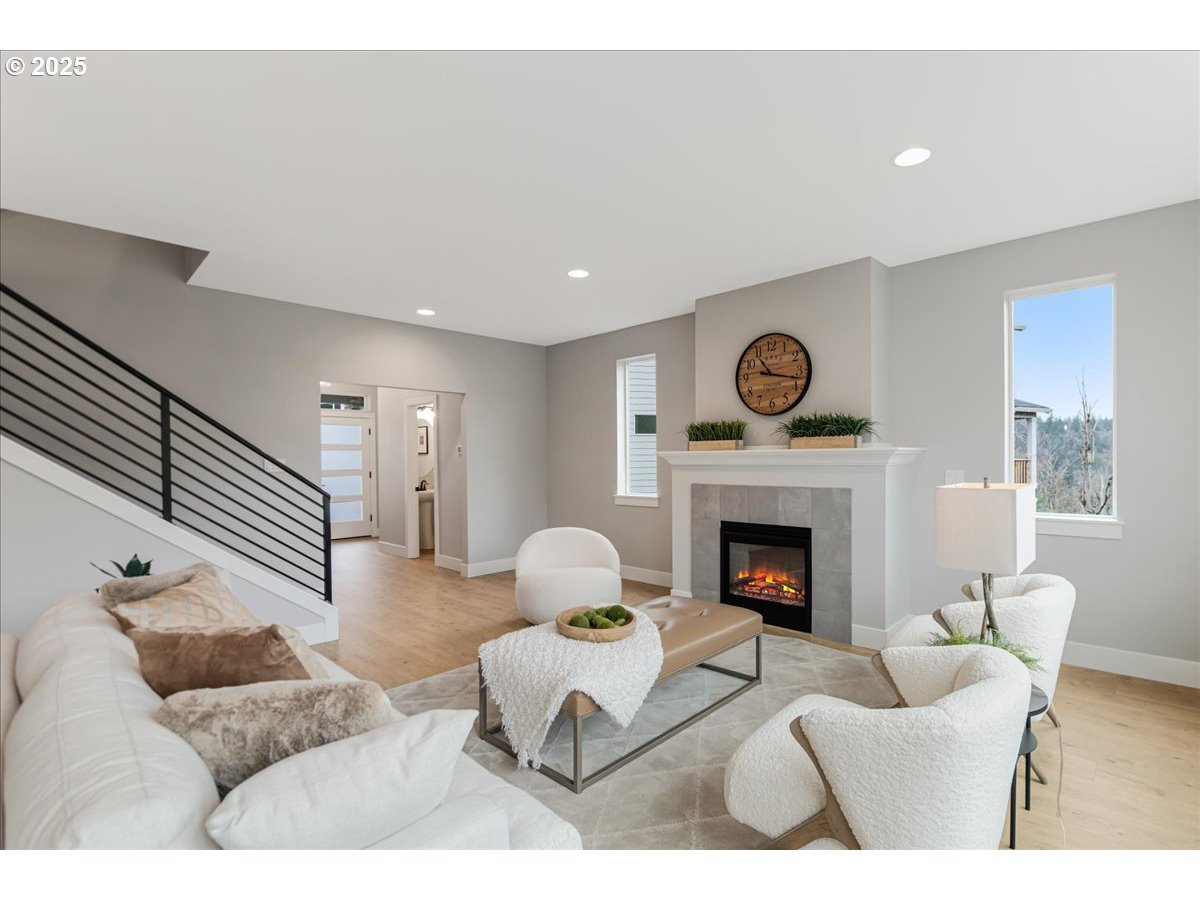 Gresham, Oregon 97080, United States, 5 Bedrooms Bedrooms, ,4 BathroomsBathrooms,Residential,Pending,28005