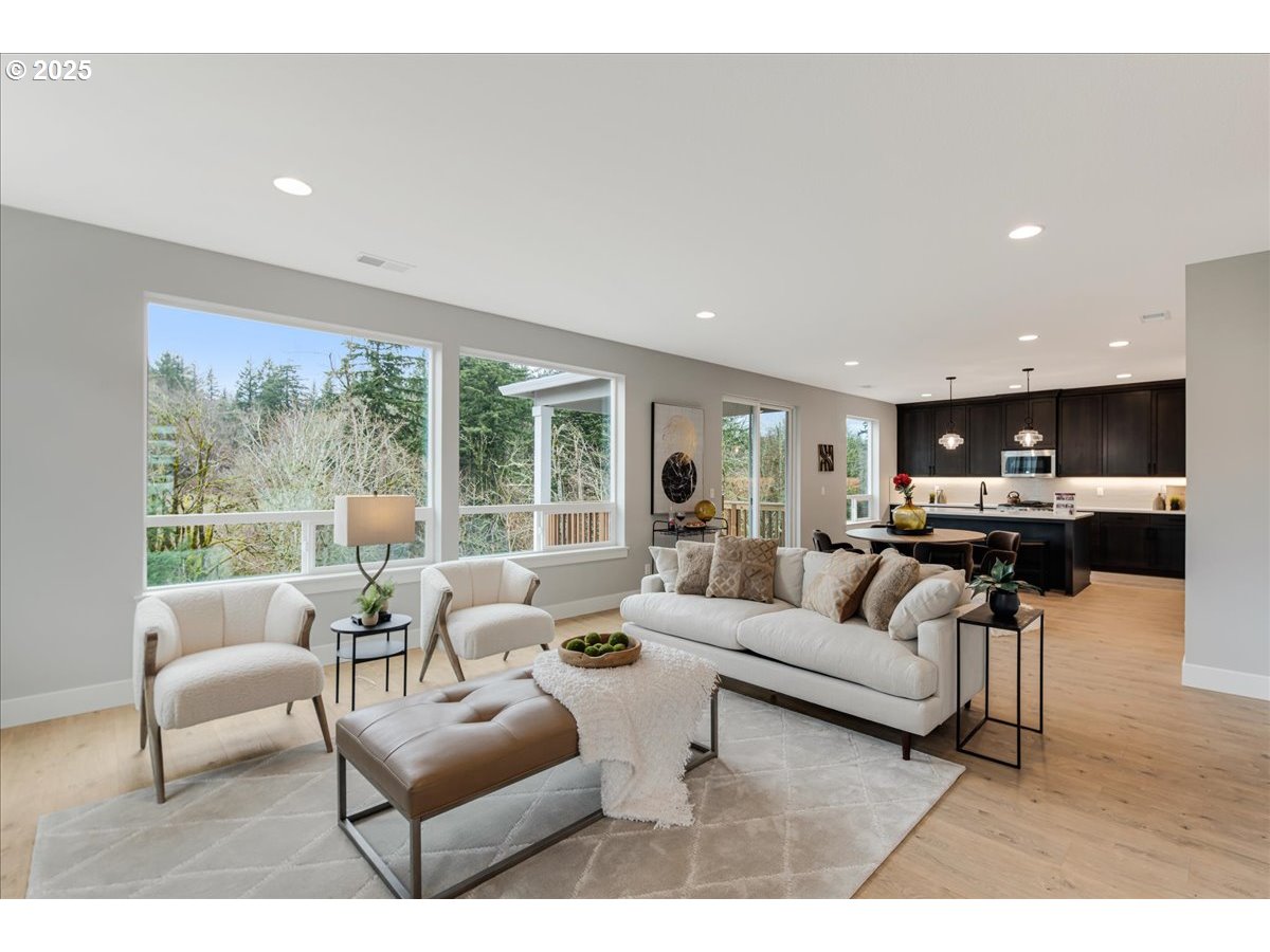 Gresham, Oregon 97080, United States, 5 Bedrooms Bedrooms, ,4 BathroomsBathrooms,Residential,Pending,28005