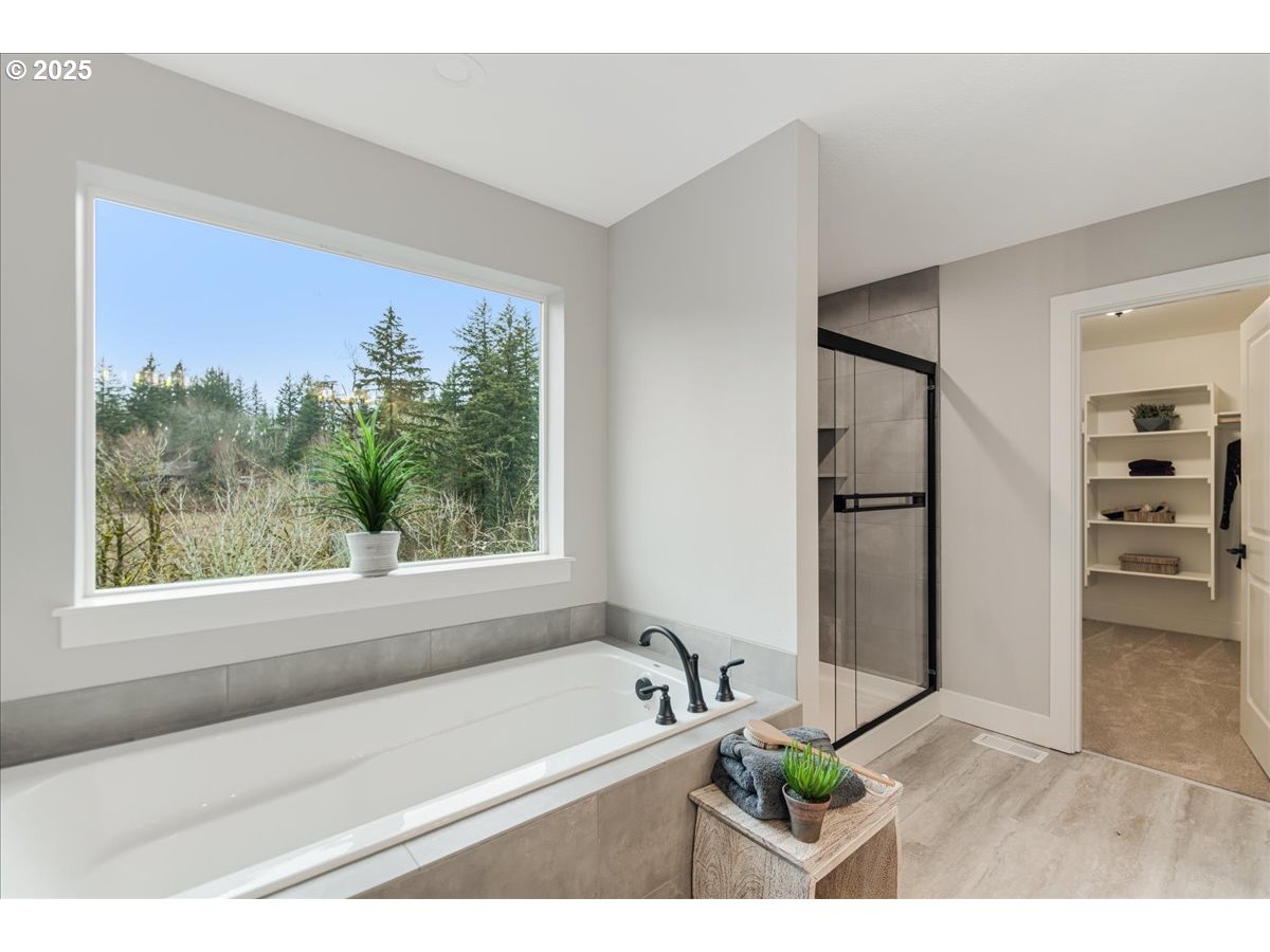 Gresham, Oregon 97080, United States, 5 Bedrooms Bedrooms, ,4 BathroomsBathrooms,Residential,Pending,28005