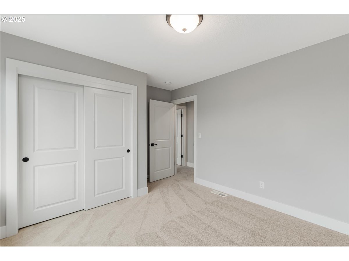 Gresham, Oregon 97080, United States, 5 Bedrooms Bedrooms, ,4 BathroomsBathrooms,Residential,Pending,28005