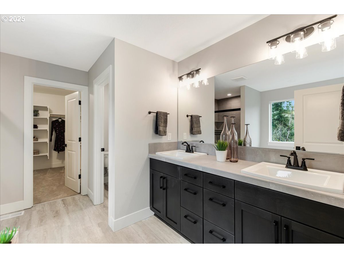 Gresham, Oregon 97080, United States, 5 Bedrooms Bedrooms, ,4 BathroomsBathrooms,Residential,Pending,28005