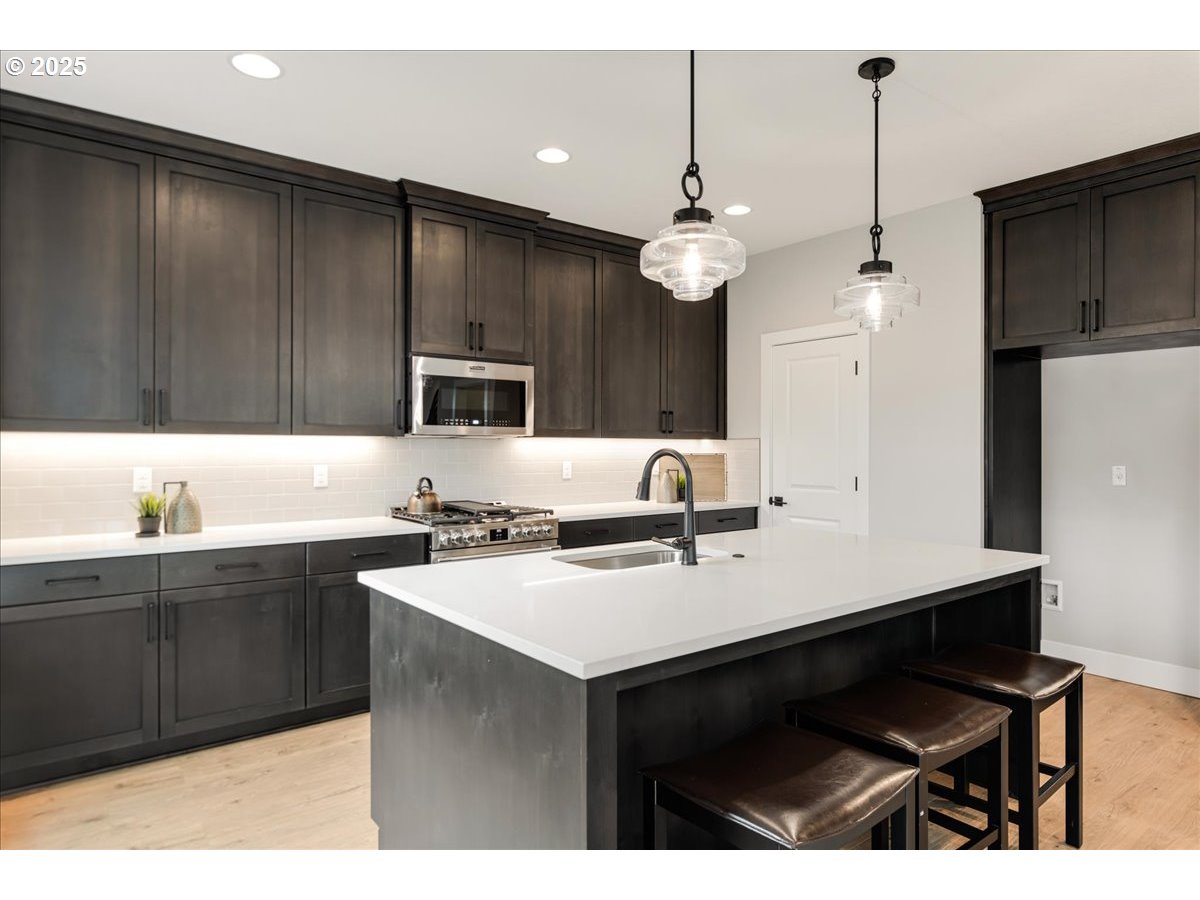 Gresham, Oregon 97080, United States, 5 Bedrooms Bedrooms, ,4 BathroomsBathrooms,Residential,Pending,28005