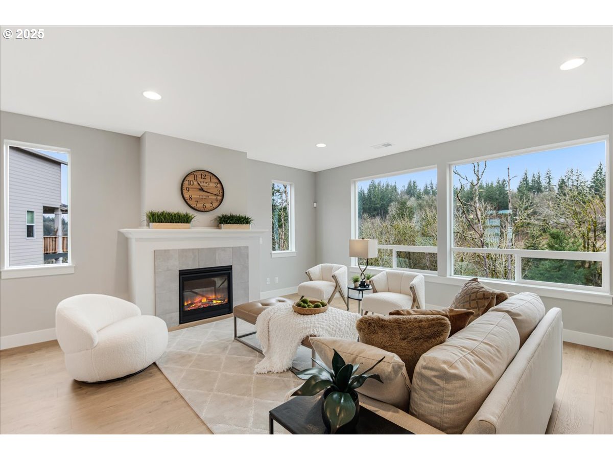 Gresham, Oregon 97080, United States, 5 Bedrooms Bedrooms, ,4 BathroomsBathrooms,Residential,Pending,28005