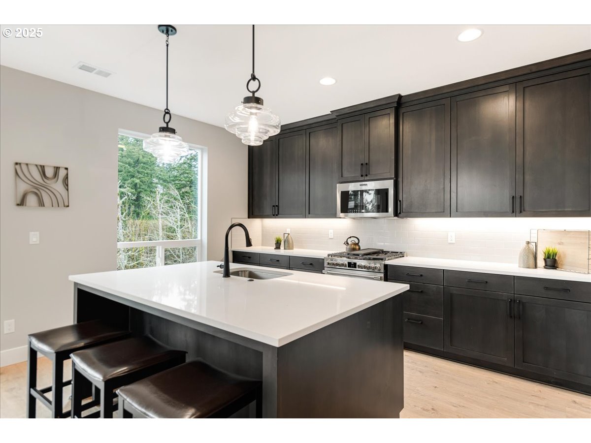 Gresham, Oregon 97080, United States, 5 Bedrooms Bedrooms, ,4 BathroomsBathrooms,Residential,Pending,28005