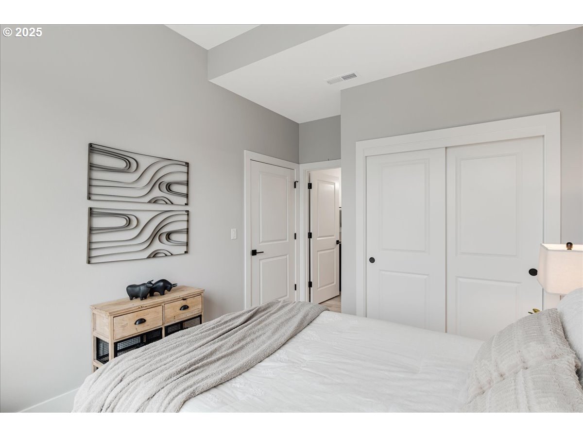 Gresham, Oregon 97080, United States, 5 Bedrooms Bedrooms, ,4 BathroomsBathrooms,Residential,Pending,28005