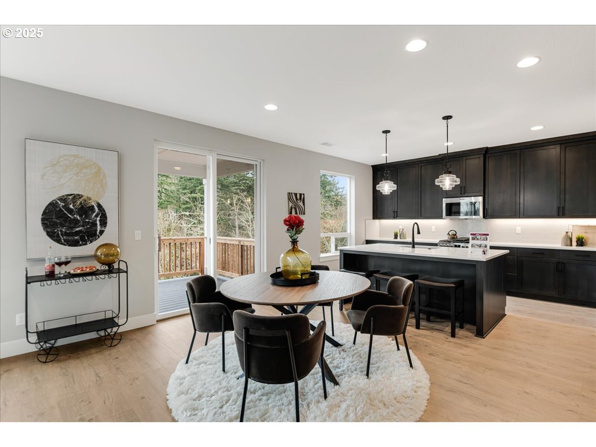 Gresham, Oregon 97080, United States, 5 Bedrooms Bedrooms, ,4 BathroomsBathrooms,Residential,Pending,28005