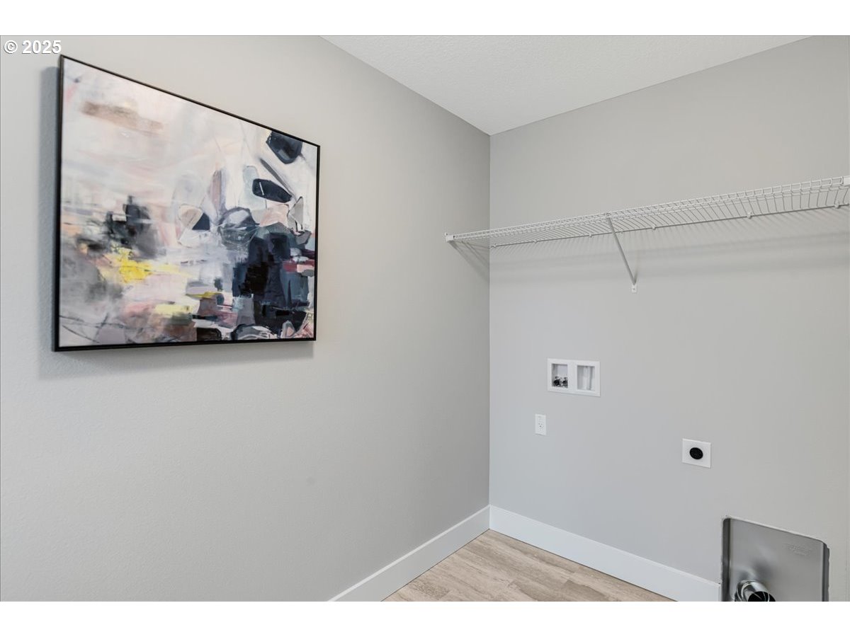 Gresham, Oregon 97080, United States, 5 Bedrooms Bedrooms, ,4 BathroomsBathrooms,Residential,Pending,28005