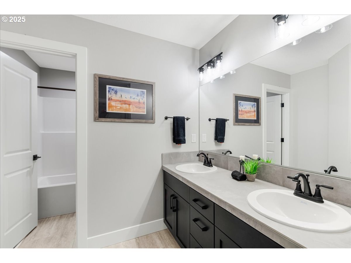 Gresham, Oregon 97080, United States, 5 Bedrooms Bedrooms, ,4 BathroomsBathrooms,Residential,Pending,28005