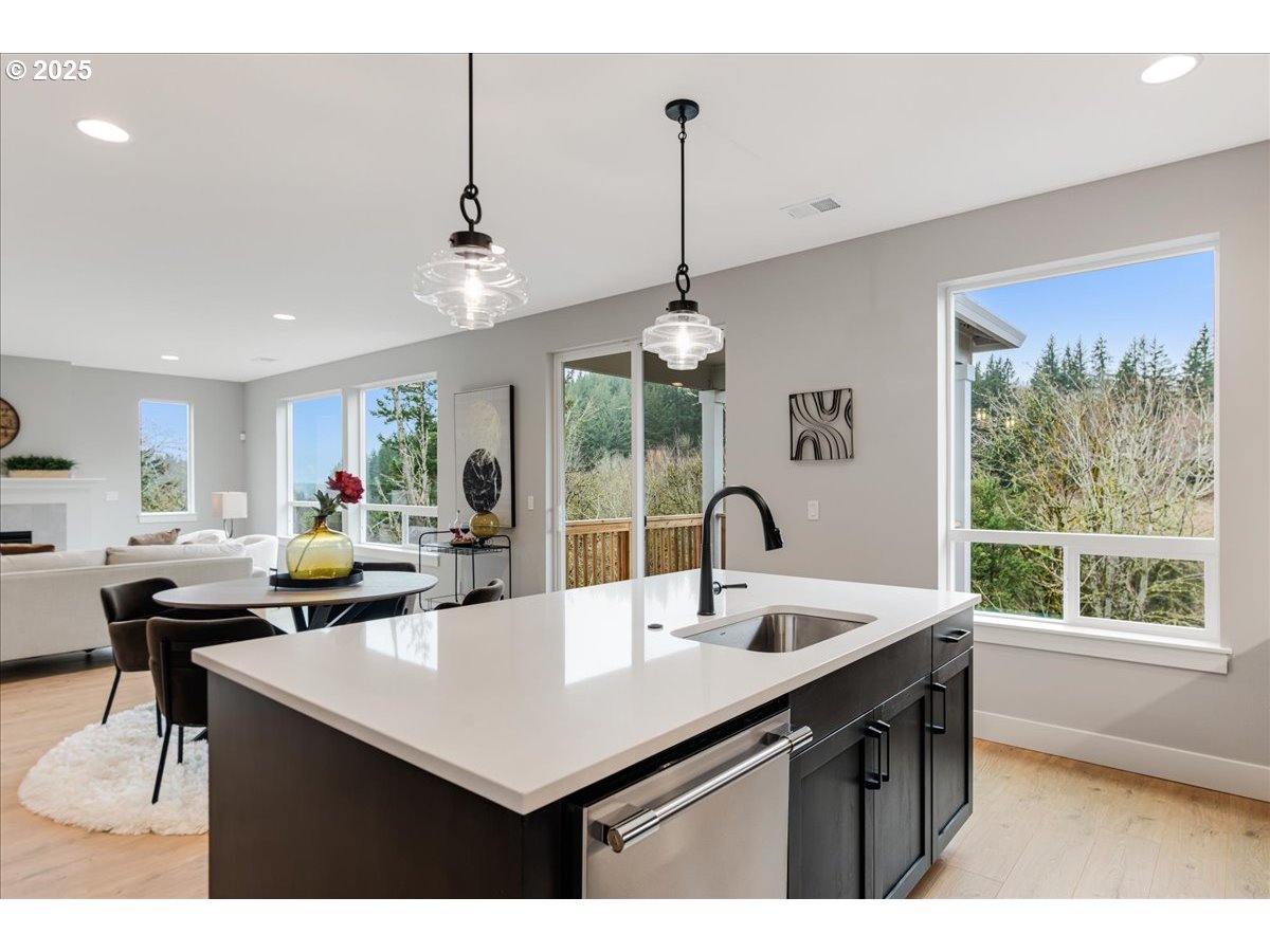 Gresham, Oregon 97080, United States, 5 Bedrooms Bedrooms, ,4 BathroomsBathrooms,Residential,Pending,28005