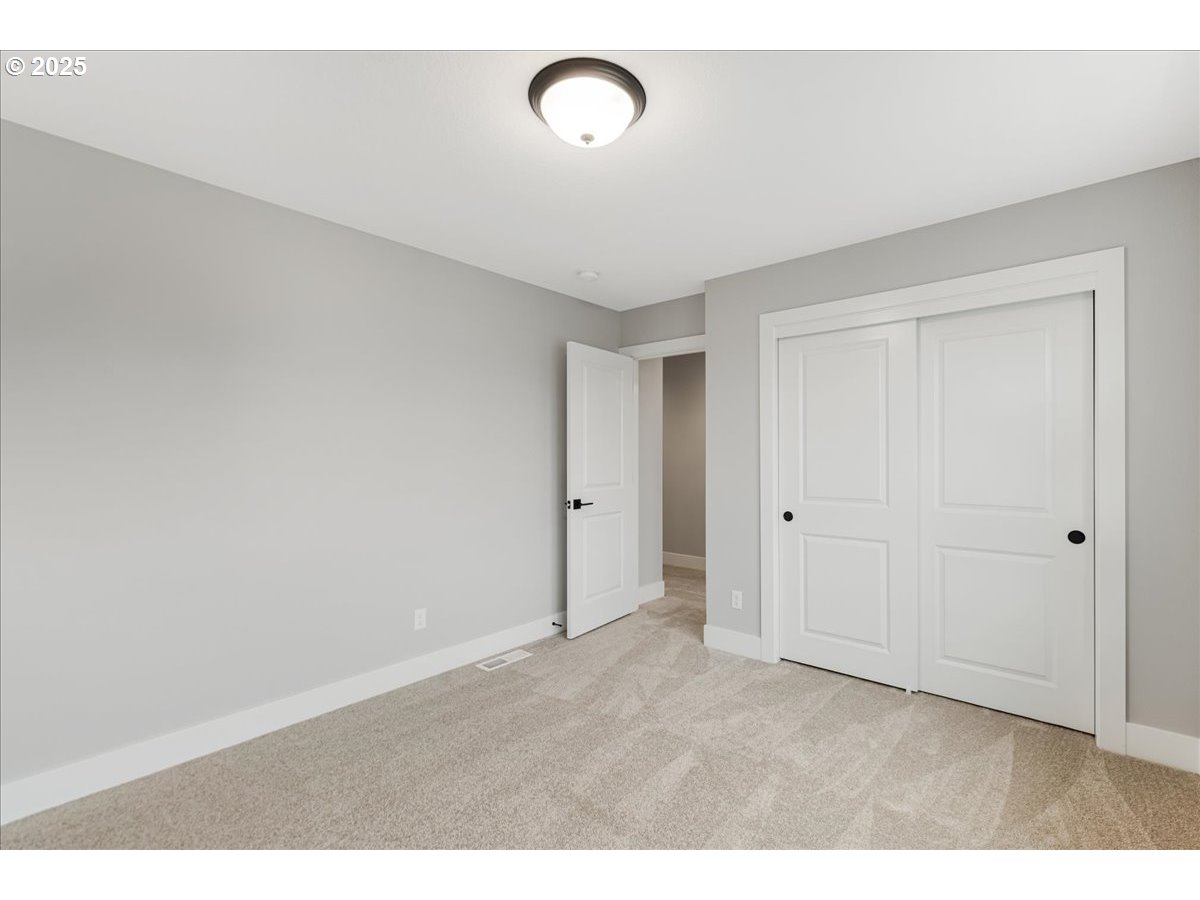 Gresham, Oregon 97080, United States, 5 Bedrooms Bedrooms, ,4 BathroomsBathrooms,Residential,Pending,28005