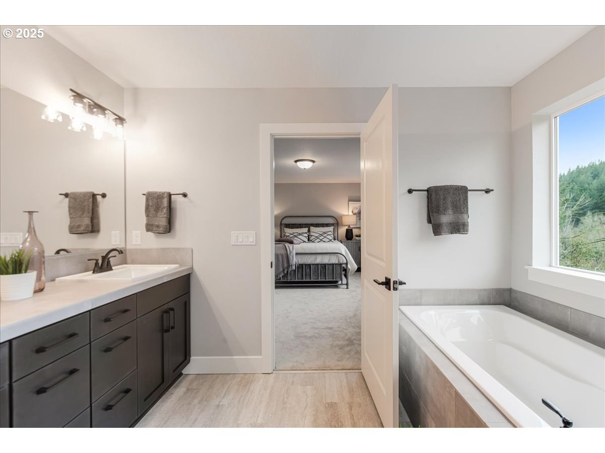 Gresham, Oregon 97080, United States, 5 Bedrooms Bedrooms, ,4 BathroomsBathrooms,Residential,Pending,28005