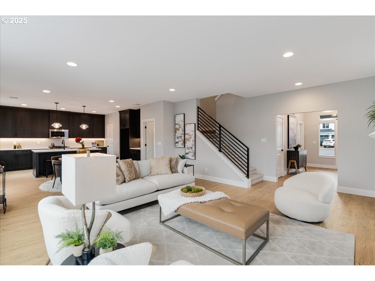 Gresham, Oregon 97080, United States, 5 Bedrooms Bedrooms, ,4 BathroomsBathrooms,Residential,Pending,28005