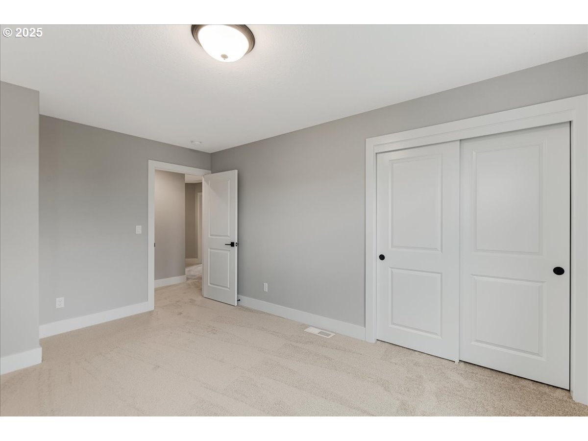 Gresham, Oregon 97080, United States, 5 Bedrooms Bedrooms, ,4 BathroomsBathrooms,Residential,Pending,28005