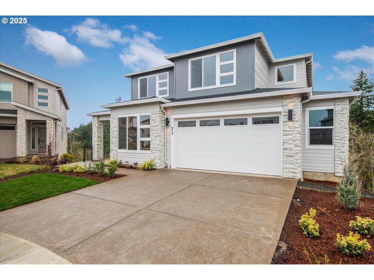 Gresham, Oregon 97080, United States, 5 Bedrooms Bedrooms, ,4 BathroomsBathrooms,Residential,Pending,28005