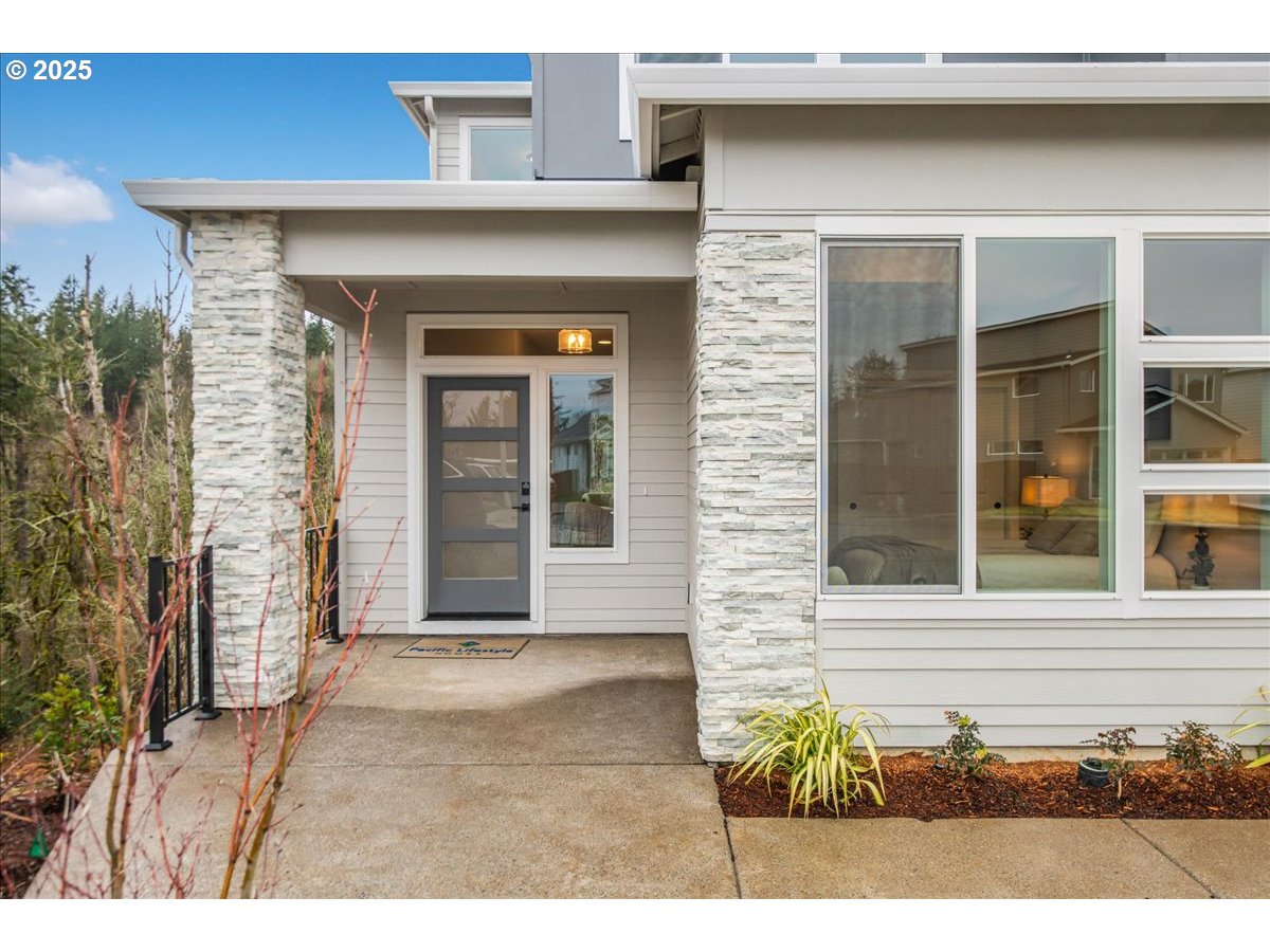 Gresham, Oregon 97080, United States, 5 Bedrooms Bedrooms, ,4 BathroomsBathrooms,Residential,Pending,28005