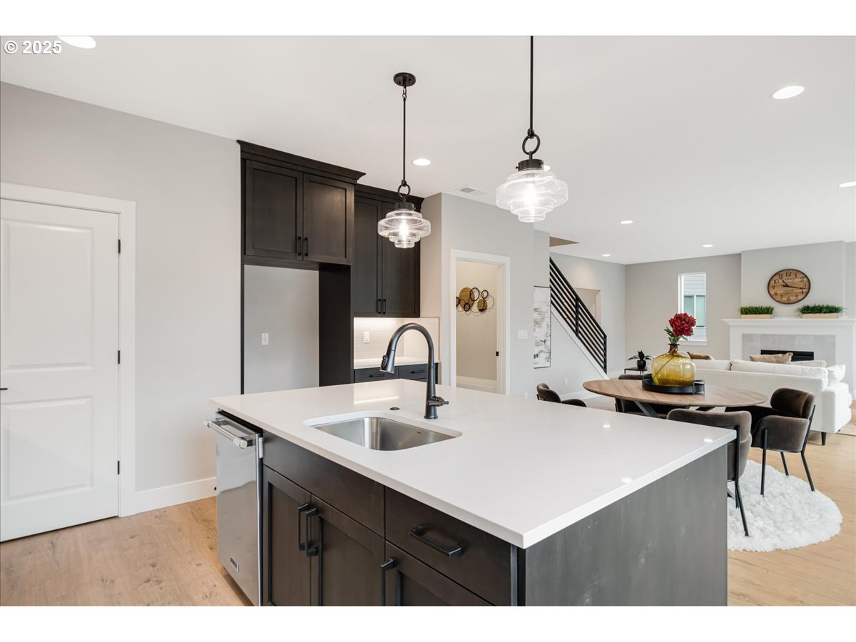 Gresham, Oregon 97080, United States, 5 Bedrooms Bedrooms, ,4 BathroomsBathrooms,Residential,Pending,28005