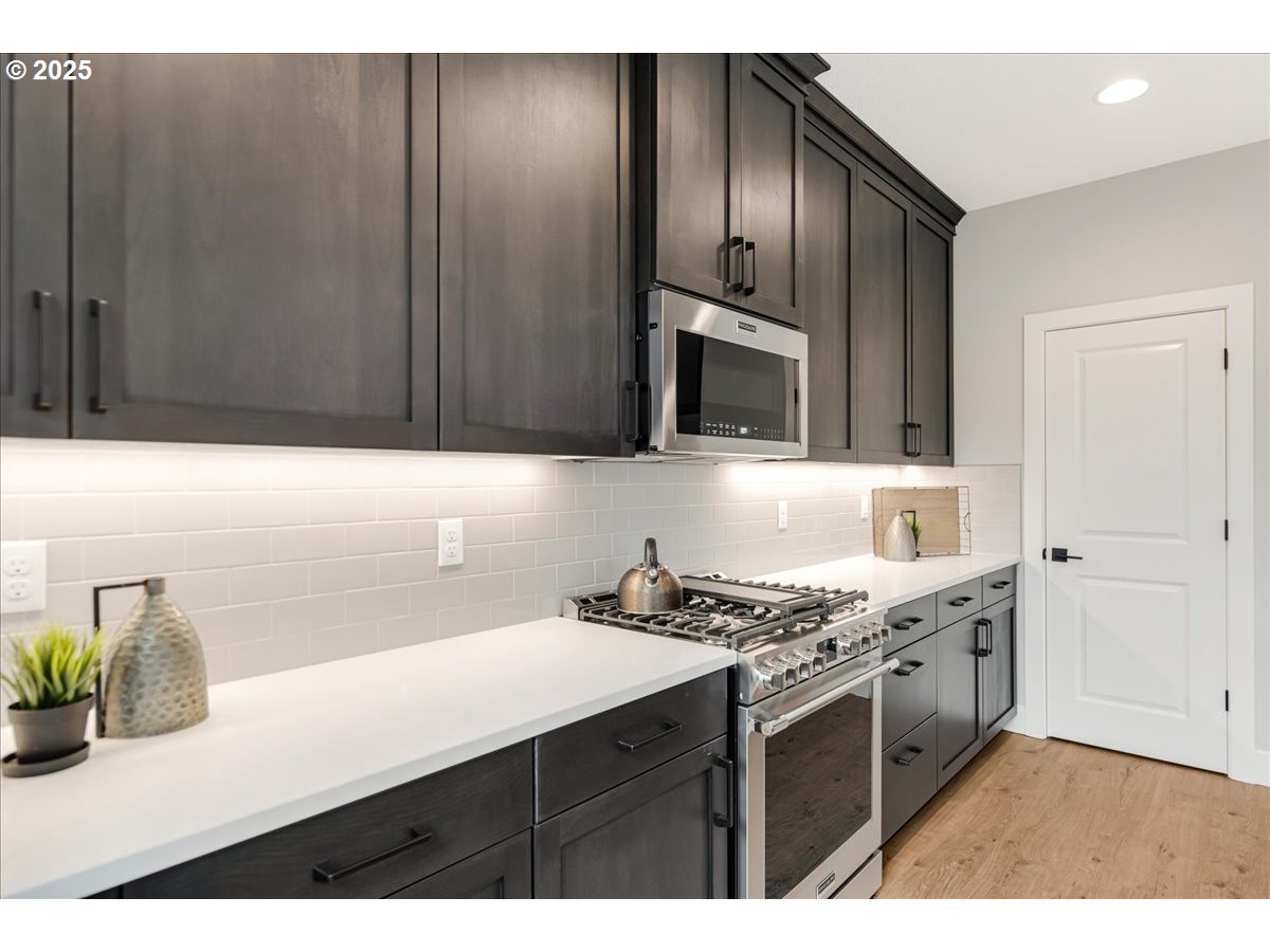 Gresham, Oregon 97080, United States, 5 Bedrooms Bedrooms, ,4 BathroomsBathrooms,Residential,Pending,28005