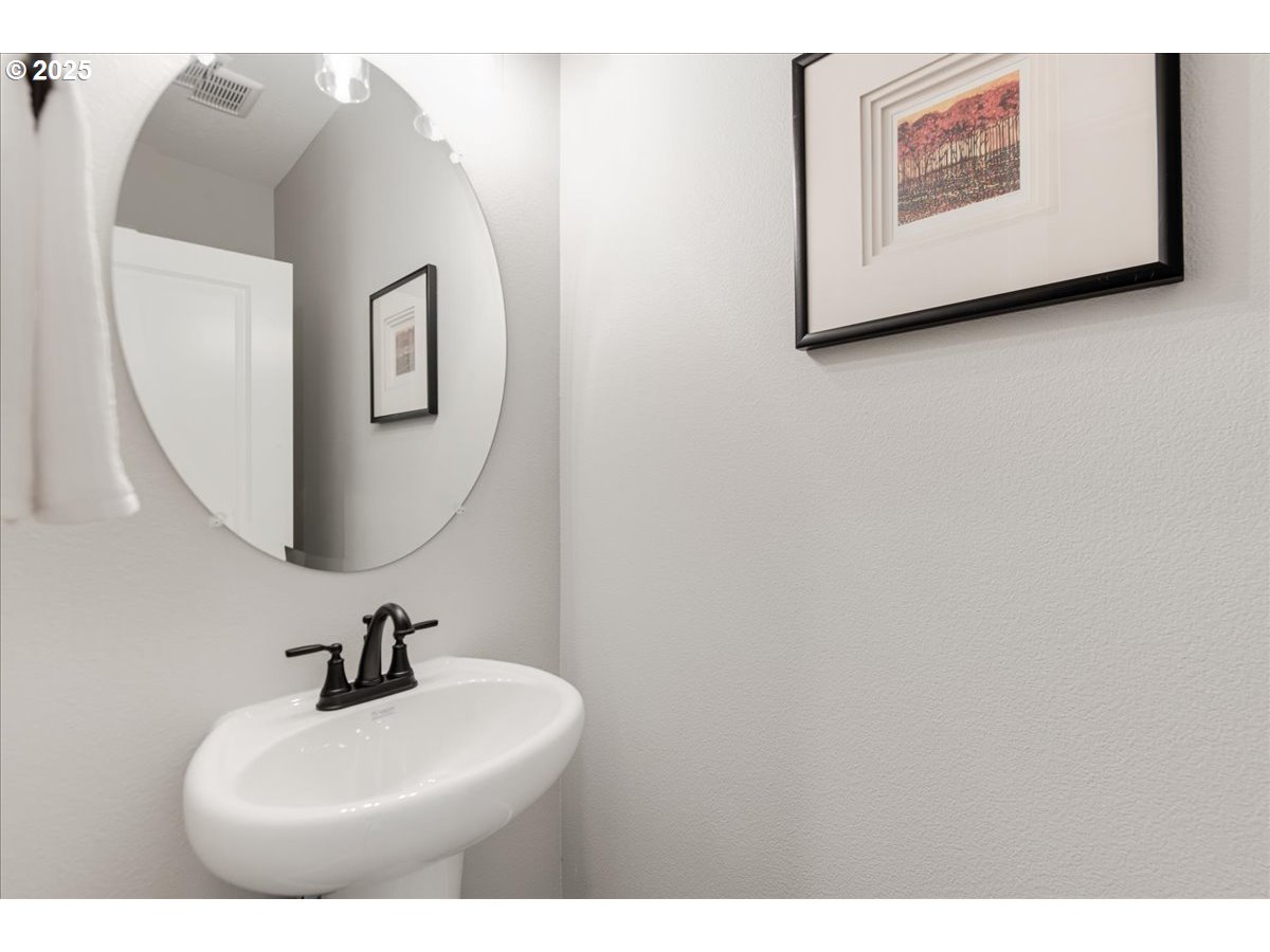 Gresham, Oregon 97080, United States, 5 Bedrooms Bedrooms, ,4 BathroomsBathrooms,Residential,Pending,28005