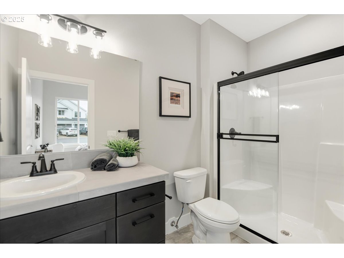 Gresham, Oregon 97080, United States, 5 Bedrooms Bedrooms, ,4 BathroomsBathrooms,Residential,Pending,28005