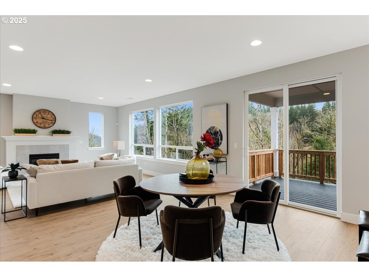 Gresham, Oregon 97080, United States, 5 Bedrooms Bedrooms, ,4 BathroomsBathrooms,Residential,Pending,28005