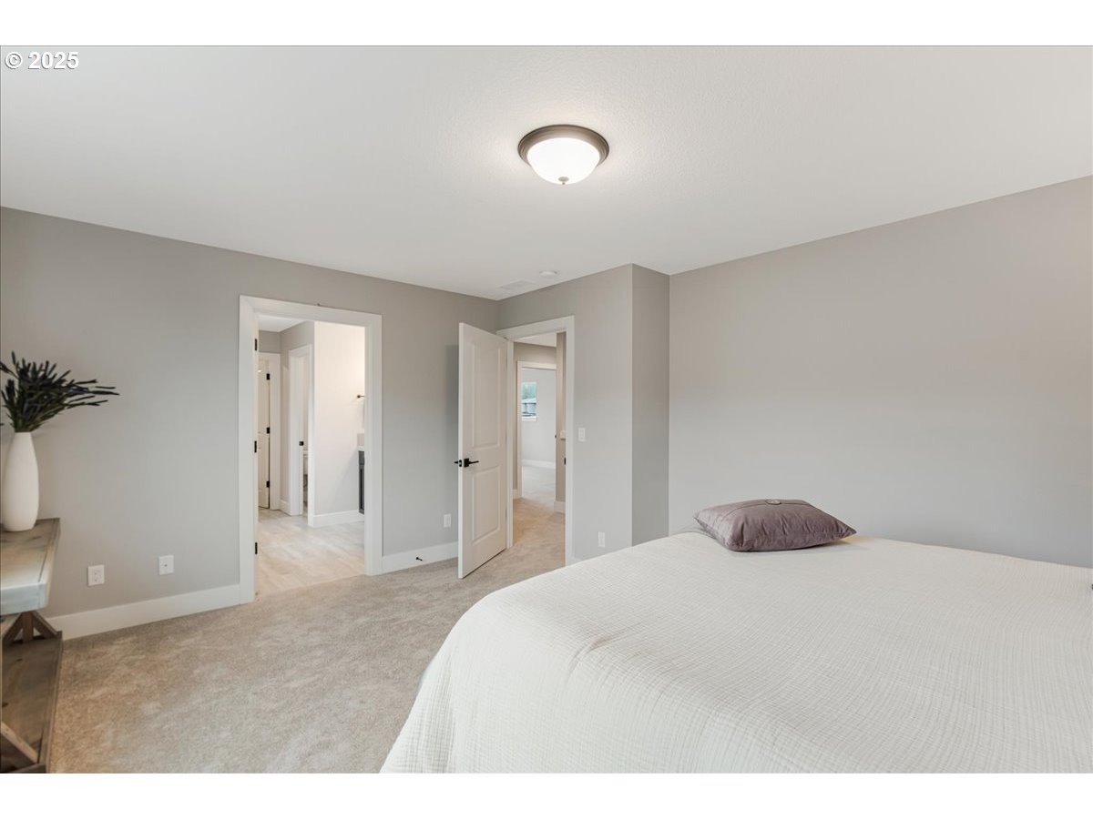 Gresham, Oregon 97080, United States, 5 Bedrooms Bedrooms, ,4 BathroomsBathrooms,Residential,Pending,28005